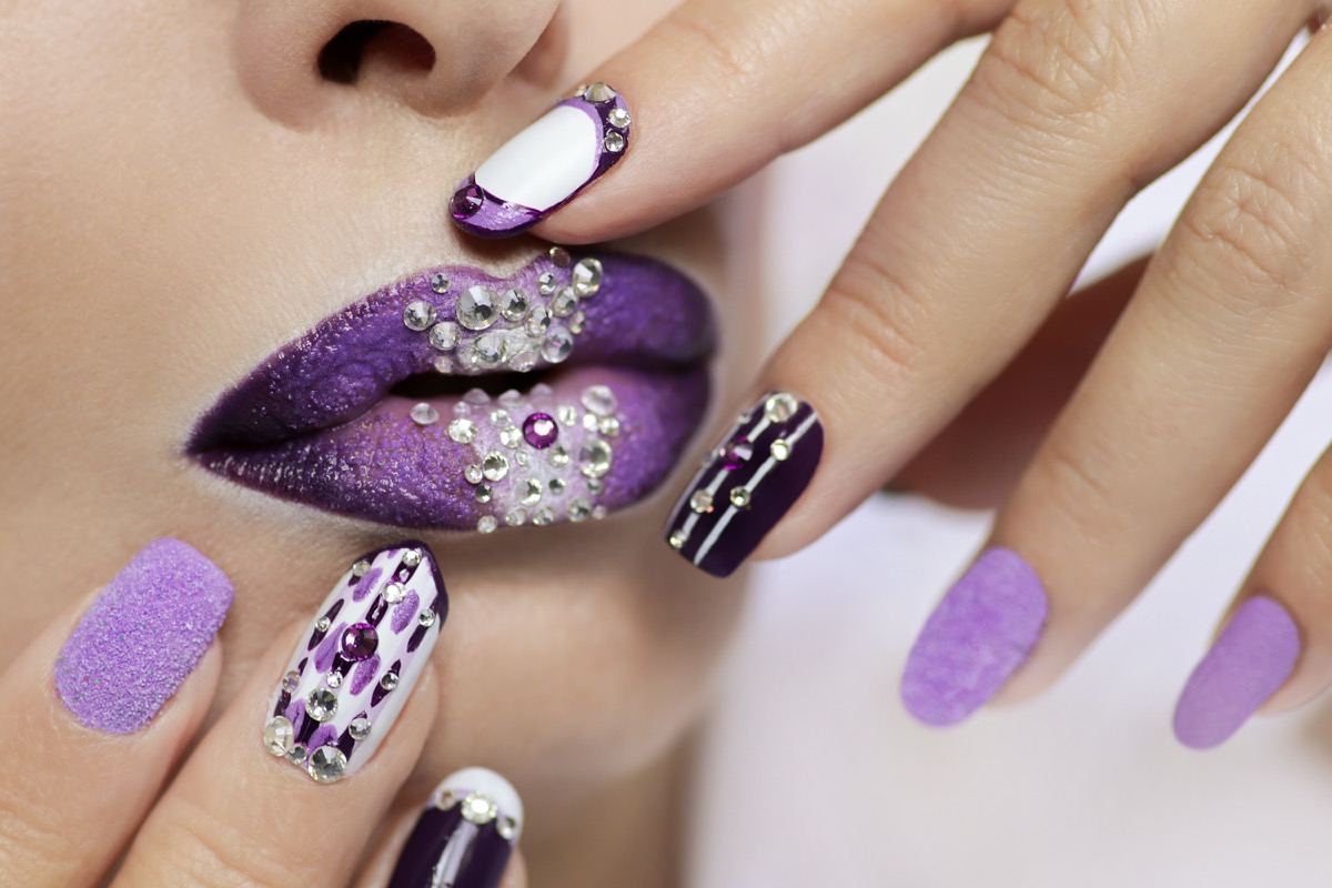 Stunning lips and nail art coordination